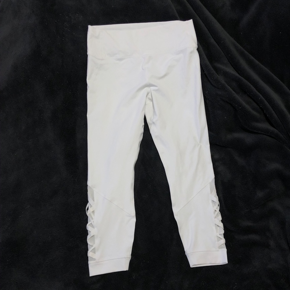 White high waisted Capri fabletics leggings
